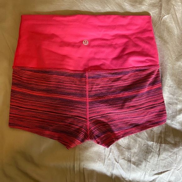 Lululemon shorts size 4 - Picture 2 of 2